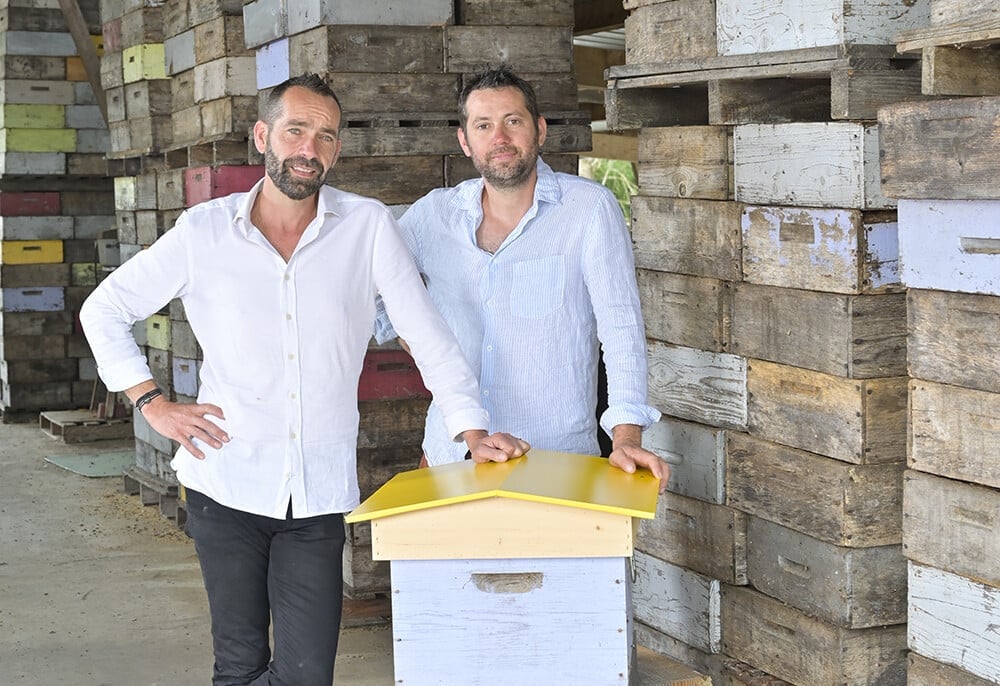 David et Anthony Videira, apiculteurs à la miellerie de Surimeau