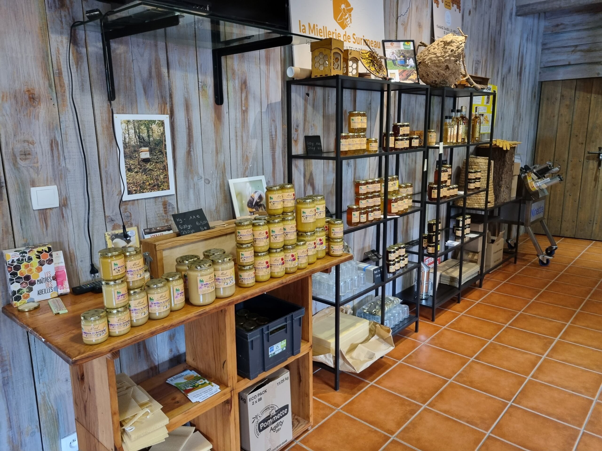 Nos miels à la miellerie de Surimeau